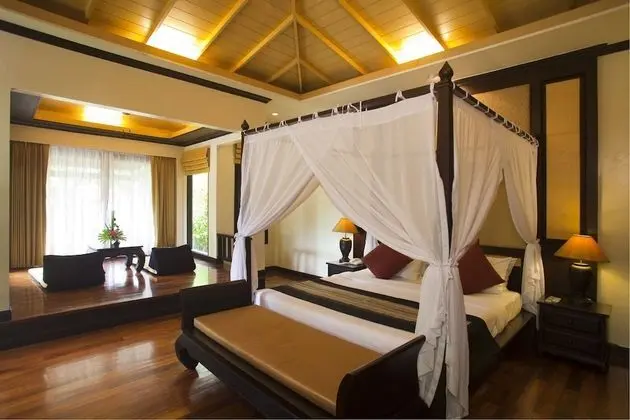 Deluxe Villa, Jakuzili