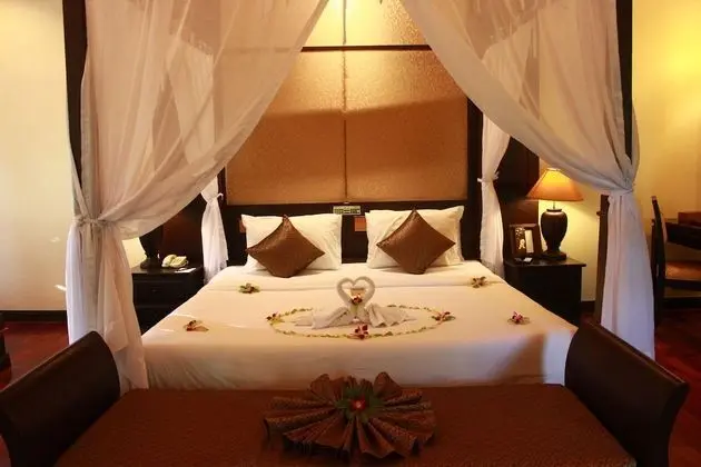 Deluxe Villa, Jakuzili