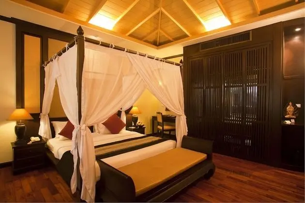 Deluxe Villa, Jakuzili