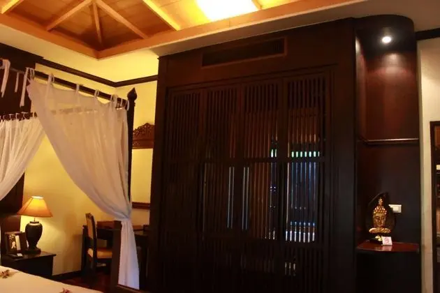 Deluxe Villa, Jakuzili