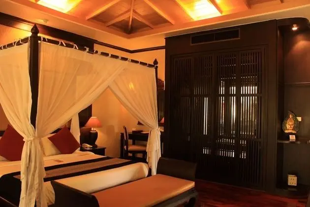Deluxe Villa, Jakuzili