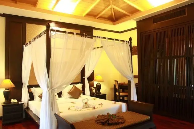Deluxe Villa, Jakuzili