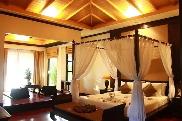 Deluxe Villa, Jakuzili