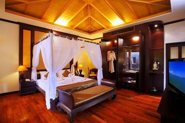 Deluxe Villa, Jakuzili