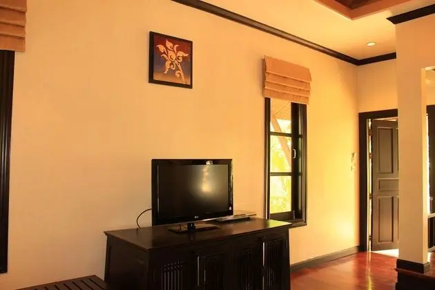 Deluxe Villa, Jakuzili