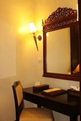 Deluxe Villa, Jakuzili