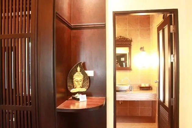 Deluxe Villa, Jakuzili
