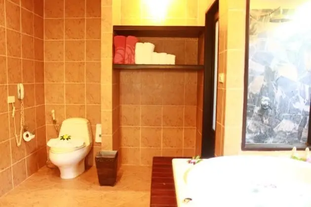Deluxe Villa, Jakuzili