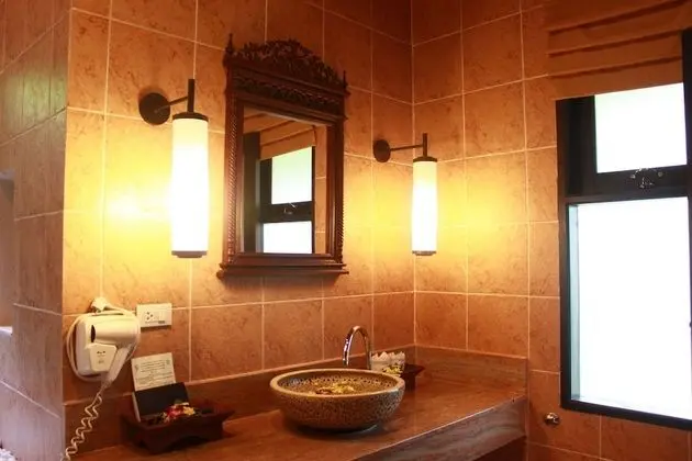 Deluxe Villa, Jakuzili