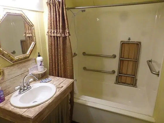 Classic Oda, 1 Büyük (Queen) Boy Yatak, Sigara İçilmez, Özel Banyo