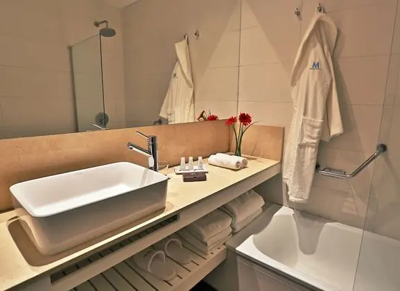 Deluxe Dört Kişilik Oda