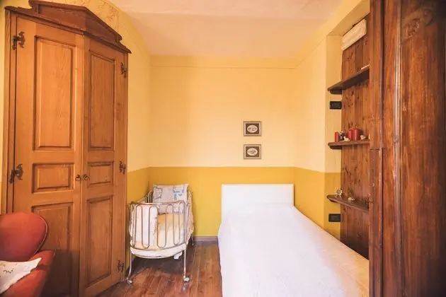 Design Üç Kişilik Oda, Balkon, Nehir Manzaralı (Yellow)