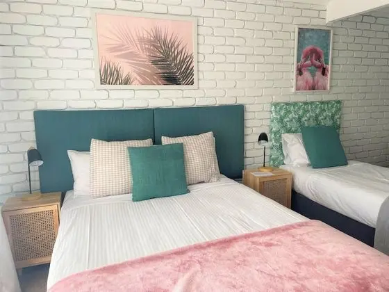 Deluxe Tek Büyük veya İki Ayrı Yataklı Oda, Birden Çok Yatak, Küçük Mutfak