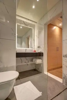 Luxury Tek Büyük Yataklı Oda
