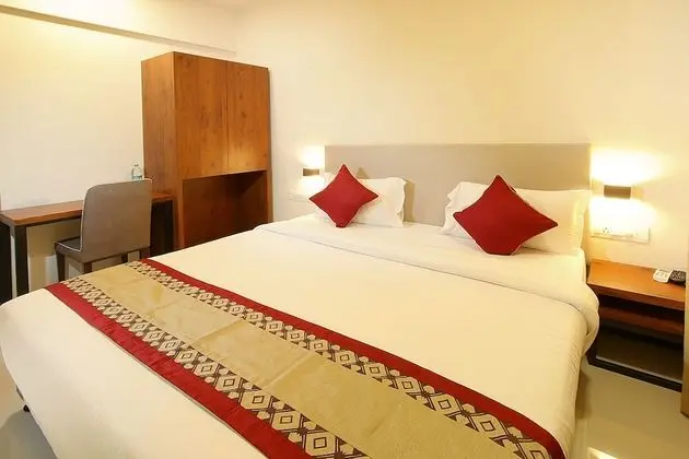 Premium Spacious Room (Shared Kitchenette and Living Room)