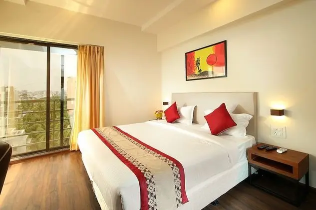 Premium Spacious Room (Shared Kitchenette and Living Room)