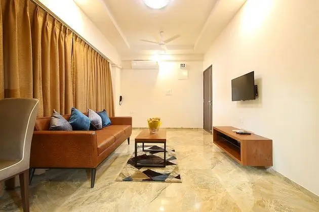 Premium Spacious Room (Shared Kitchenette and Living Room)