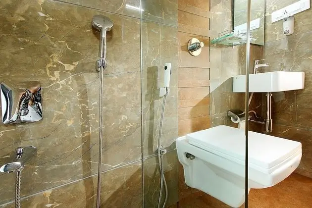 Premium Spacious Room (Shared Kitchenette and Living Room)
