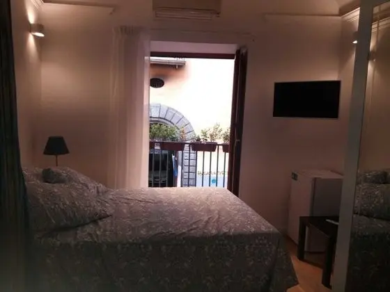 Üç Kişilik Oda