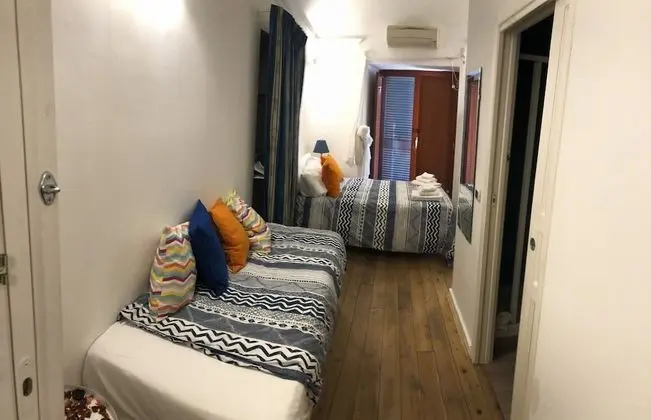 Üç Kişilik Oda