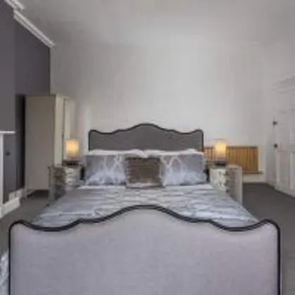 Ev, 4 Yatak Odası (Newtown House)