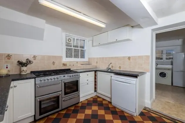 Ev, 4 Yatak Odası (Newtown House)