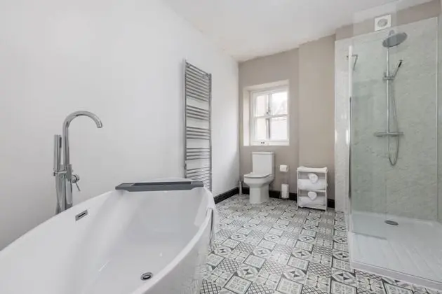 Ev, 4 Yatak Odası (Newtown House)