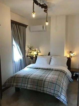 Havuz ve Dağ Manzaralı Aile Odası