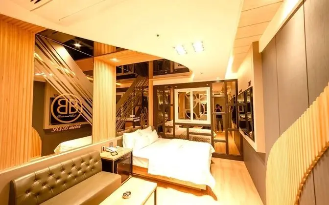 Oda (General Room A (65-inch TV))