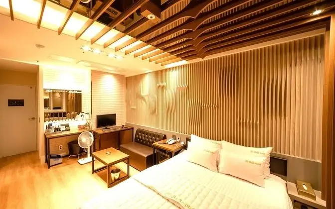 Oda (General Room A (65-inch TV))