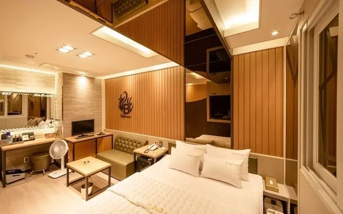 Oda (General Room A (65-inch TV))