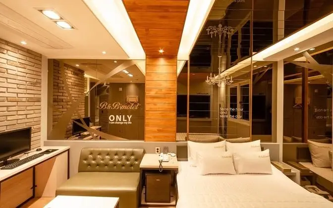 Oda (General Room A (65-inch TV))