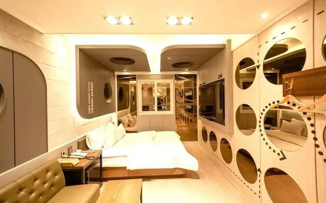 Oda (General Room A (65-inch TV))