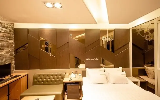 Oda (General Room A (65-inch TV))