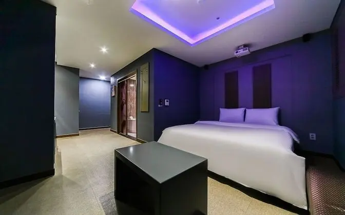 Oda (1 room 1 parking-screen movie room B )