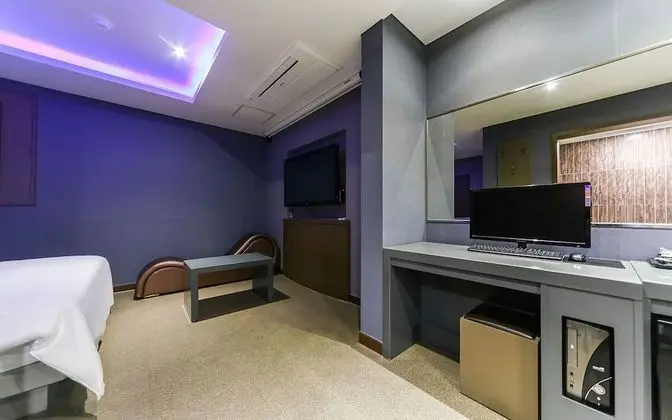 Oda (1 room 1 parking-screen movie room B )