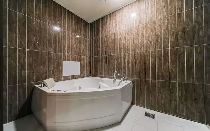 Oda (1 room 1 parking-screen movie room B )