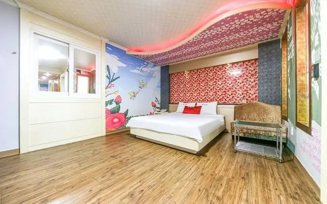 Oda (Special room (mirror room bicycle not)