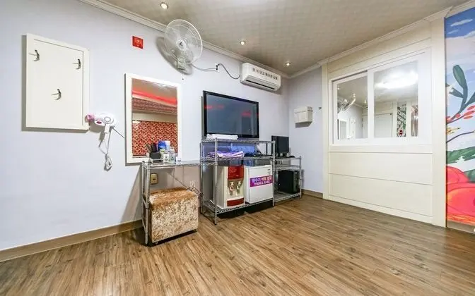 Oda (Special room (mirror room bicycle not)