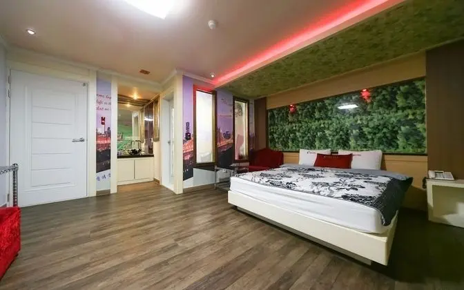 Oda (Special room (mirror room bicycle not)