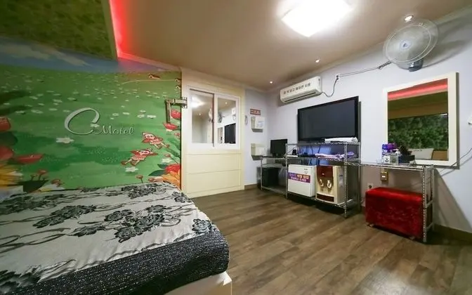 Oda (Special room (mirror room bicycle not)