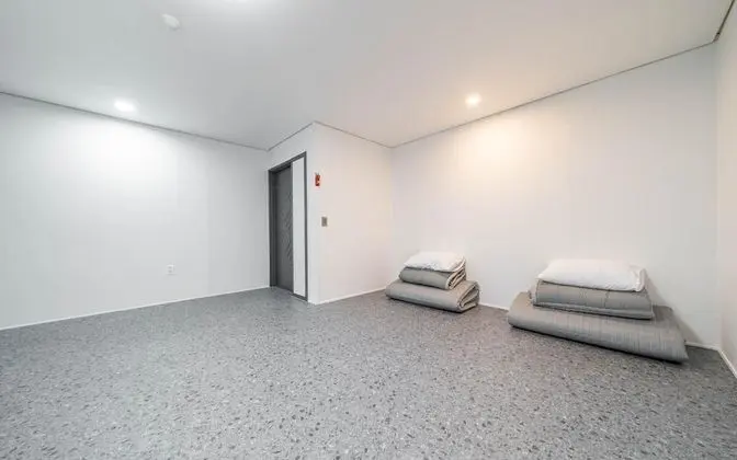 Oda (Ondol (Netflix viewing available))