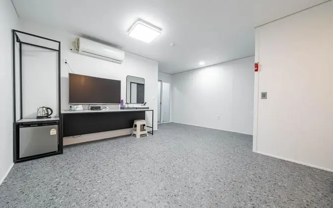 Oda (Ondol (Netflix viewing available))