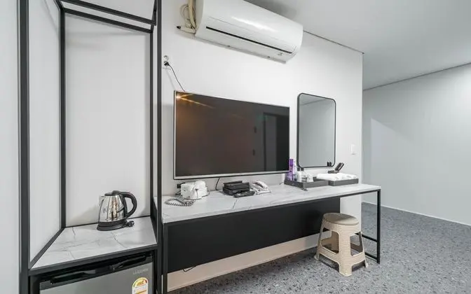 Oda (Ondol (Netflix viewing available))