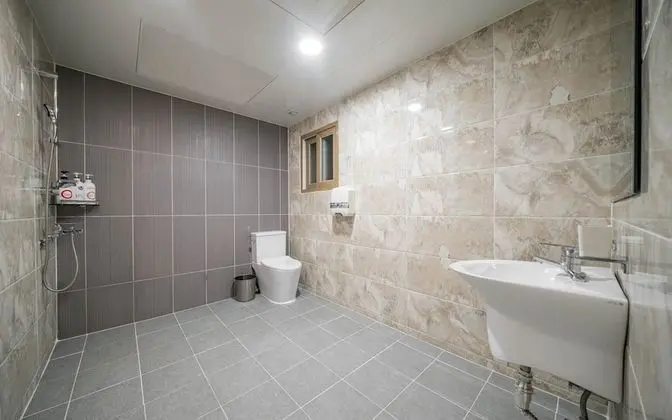 Oda (Ondol (Netflix viewing available))