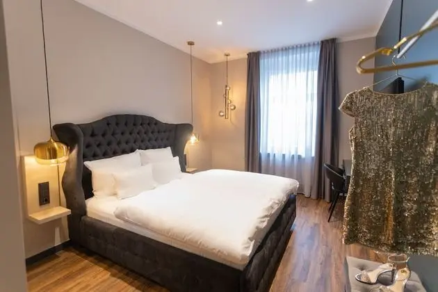 City Tek Büyük Yataklı Oda
