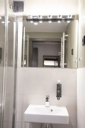 City Tek Büyük Yataklı Oda