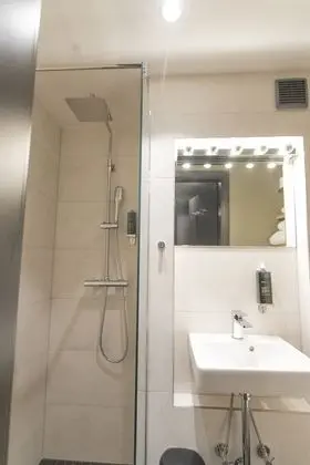 City Tek Büyük Yataklı Oda