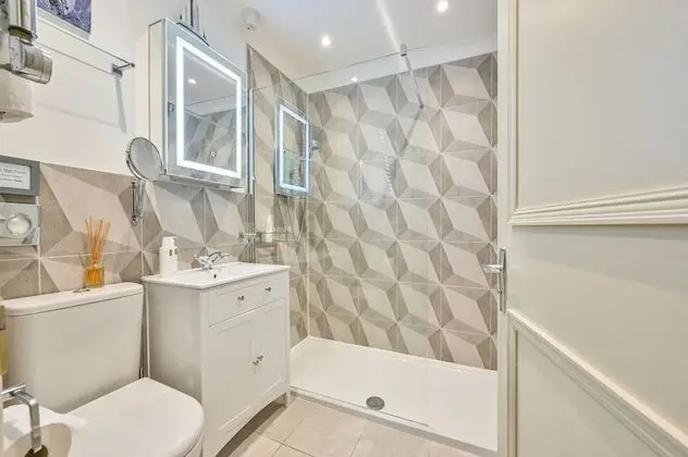 Deluxe Apart Daire, Banyolu/Duşlu