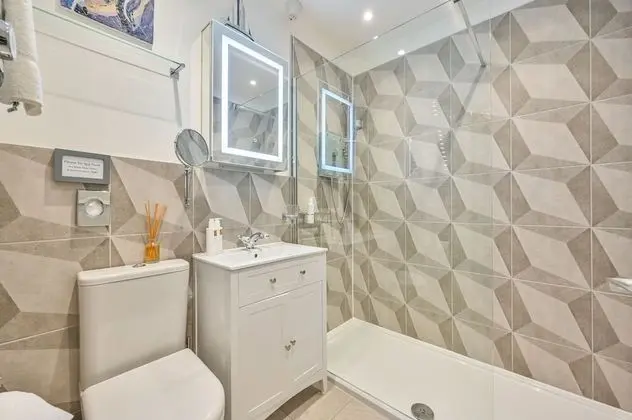 Deluxe Apart Daire, Banyolu/Duşlu